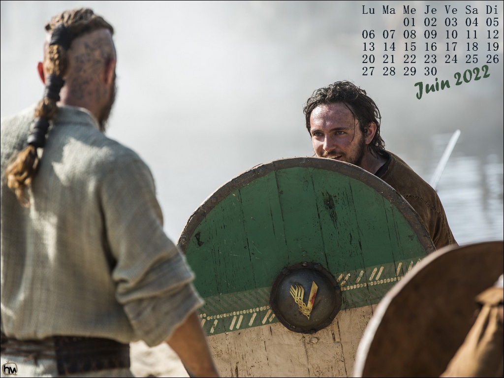 Calendrier de juin 2022 avec Athelstan derrière un bouclier qui s'entraine avec Ragnar